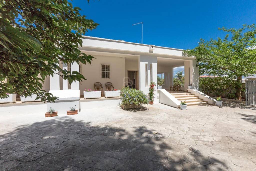 Campomarino di Maruggio House | 180 m² House ∙ 3 bedrooms ∙ 9 guests