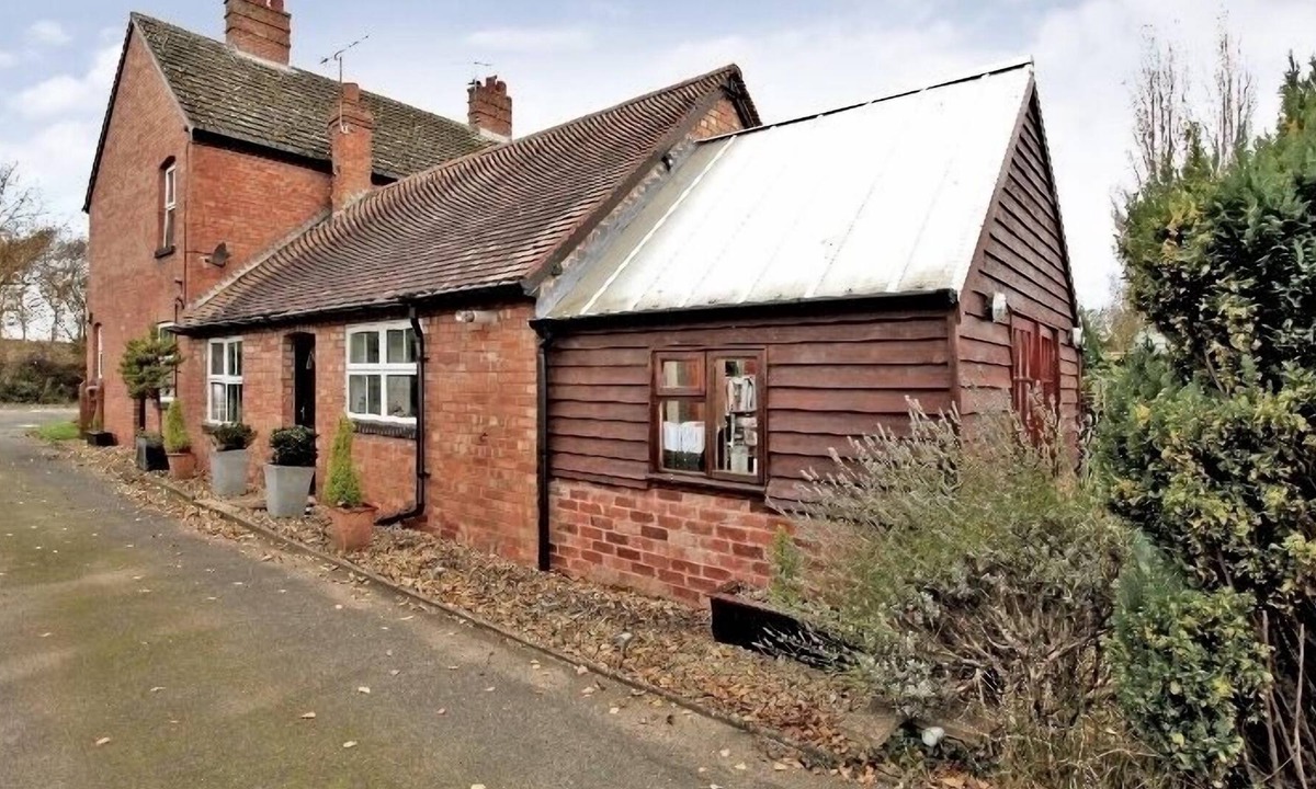 Spetchley House | 2 Bed Comfortable House near Elgar's Birthplace