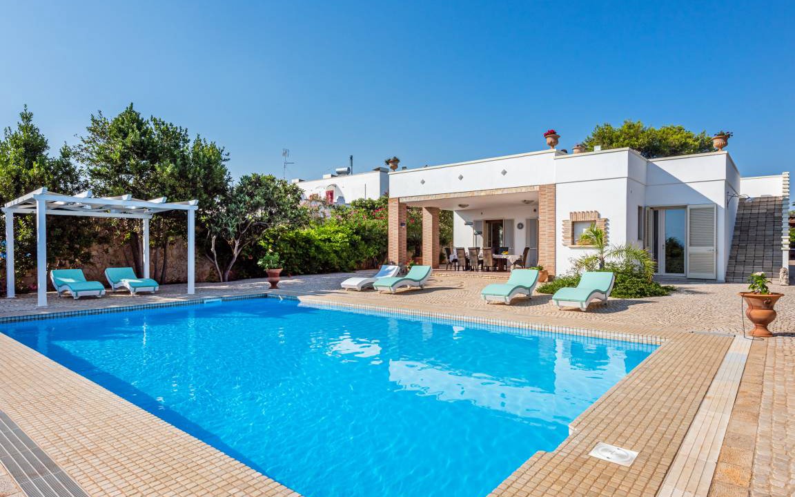 Marina di Felloniche Villa | 200 m² Villa ∙ 4 bedrooms ∙ 20 guests