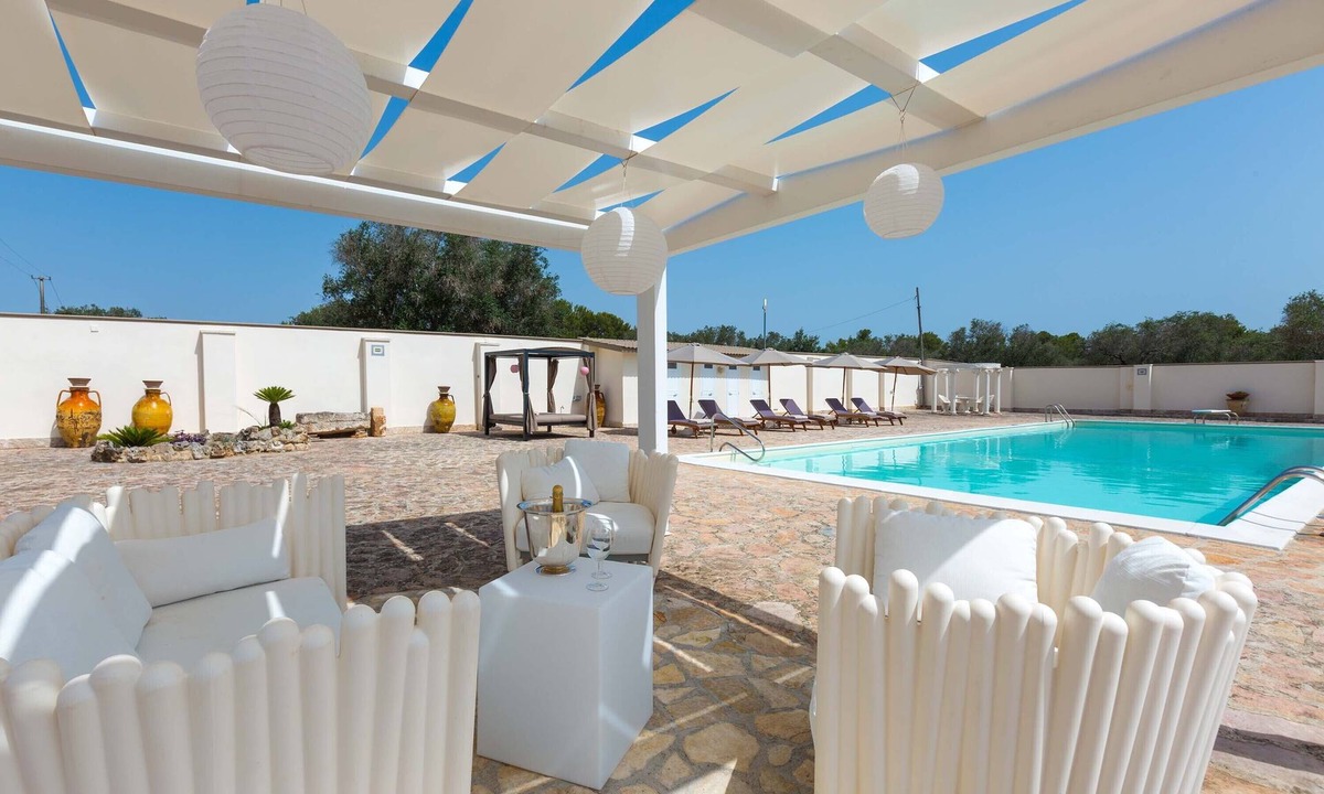 Oria Villa | 2076 Villa Artesole by BarbarHouse