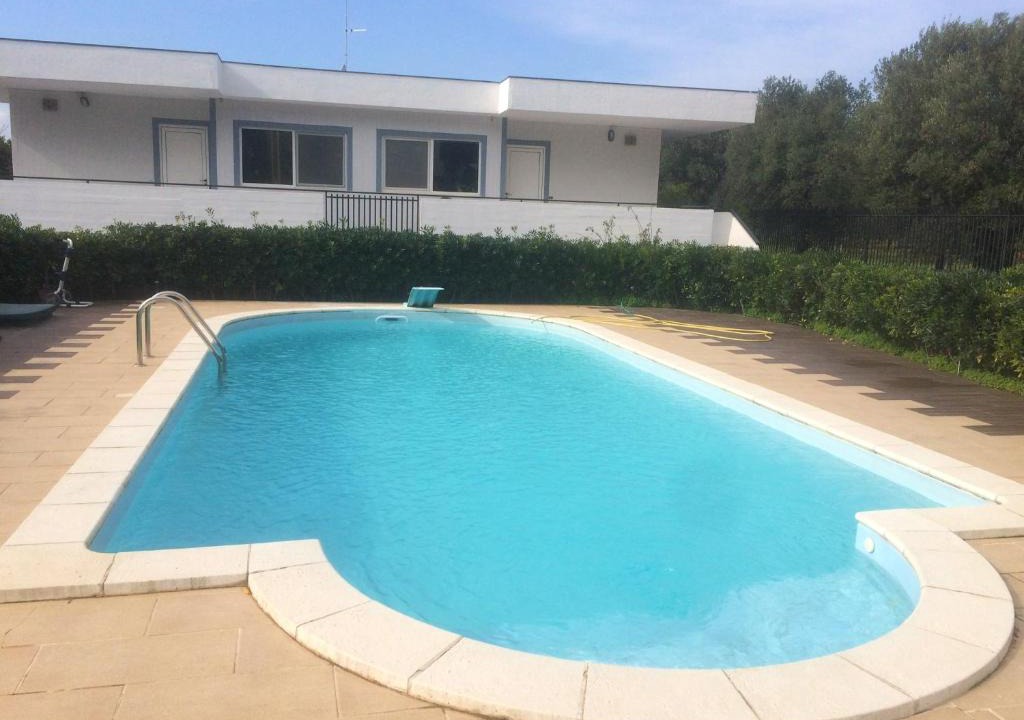 Municipio 4 Apartment | 3 bedrooms appartement with shared pool enclosed garden and wifi at Bari 5 km away from the beach