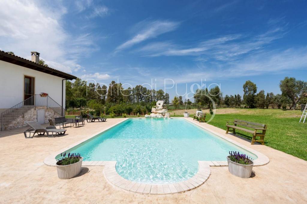 San Donaci House | 300 m² House ∙ 4 bedrooms ∙ 10 guests