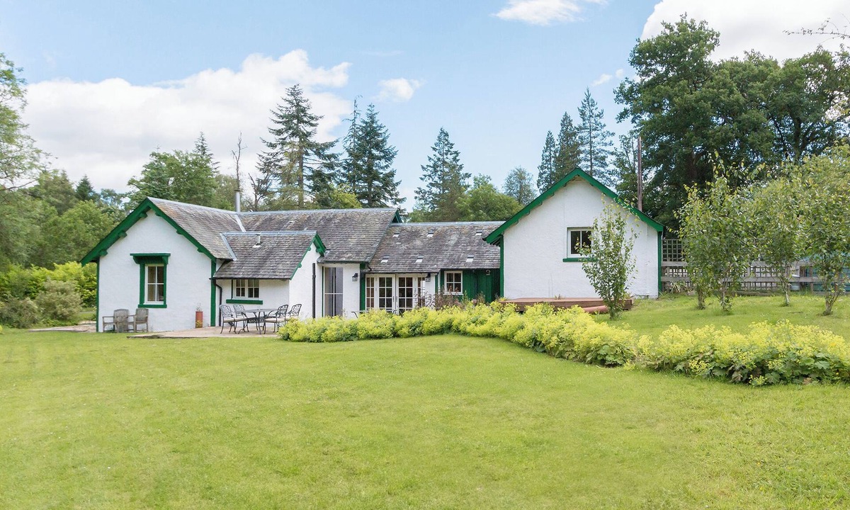 Strathblane Cottage | 4 bedroom accommodation in Invertrossachs, near Callander