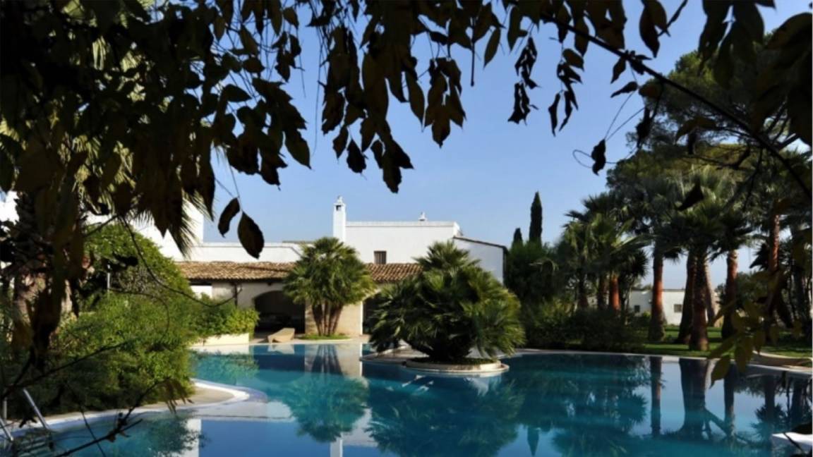 Massafra Villa | 600 m² Villa ∙ 5 bedrooms ∙ 13 guests
