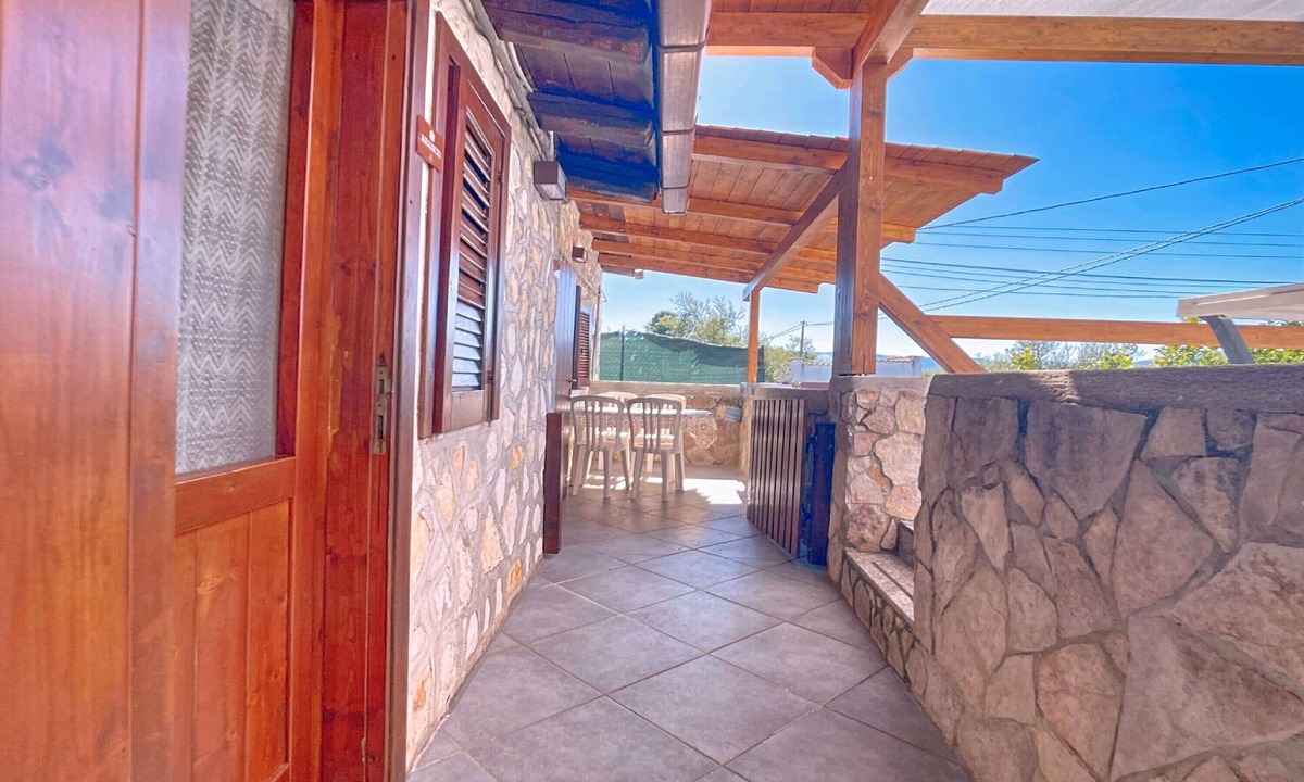 Montincello Apartment | Apartment 'La Mignola - Bilo 2 - Duplicate' with Shared Garden, Wi-Fi and Air Conditioning