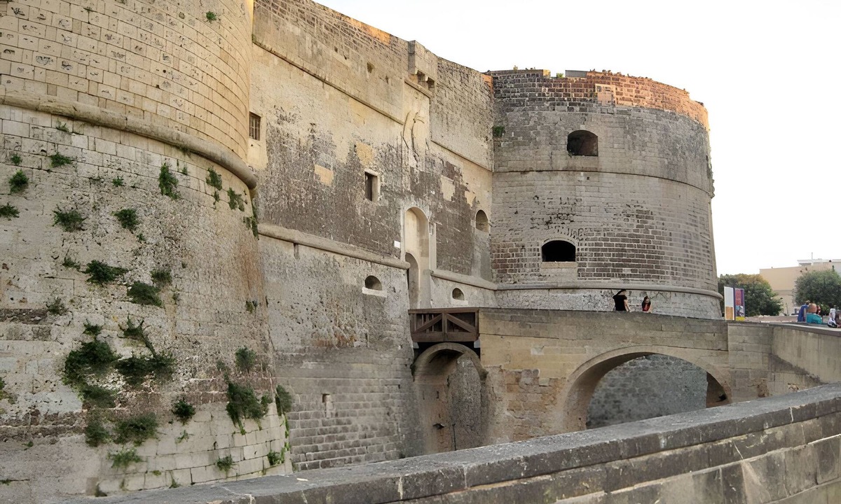Otranto Historic Centre Apartment | Apartment 'Vista Castello - Otranto' with Sea View, Wi-Fi and Air Conditioning