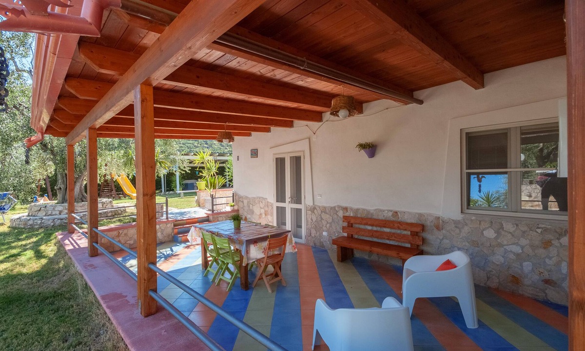 Mattinata Apartment | B & B Yellow wolfbane