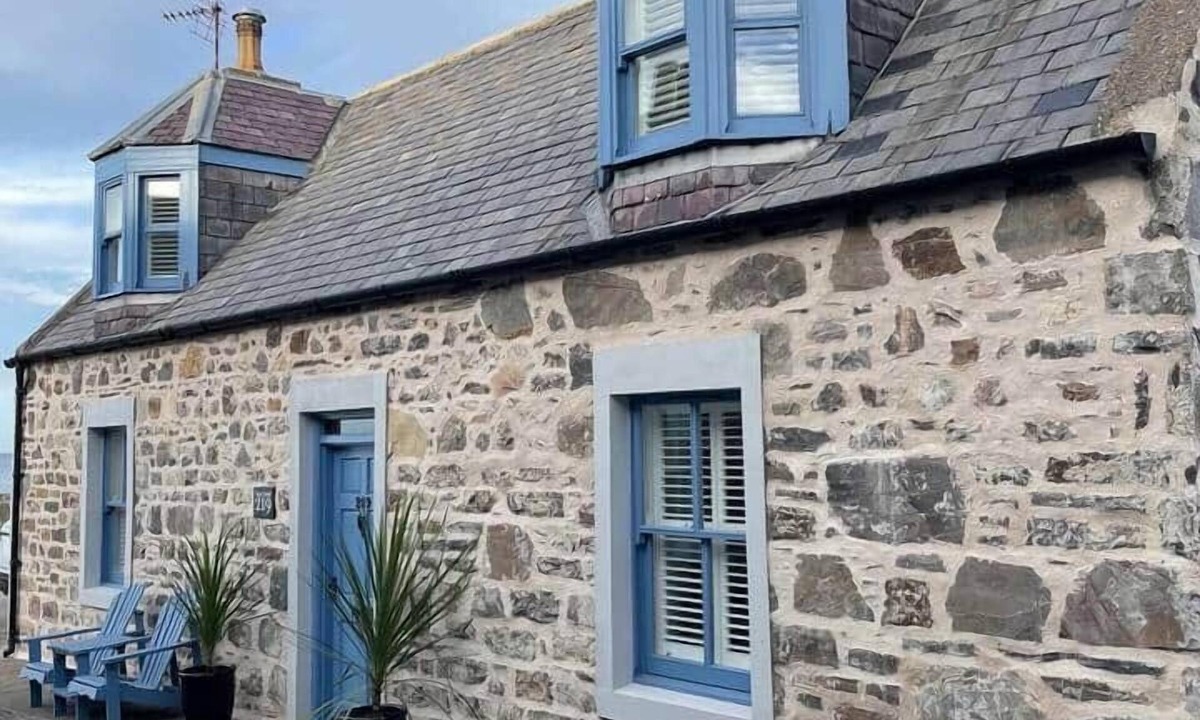 Cullen House | Beachfront Scottish Retreat | Cosy Whisky Snug + Stunning Views