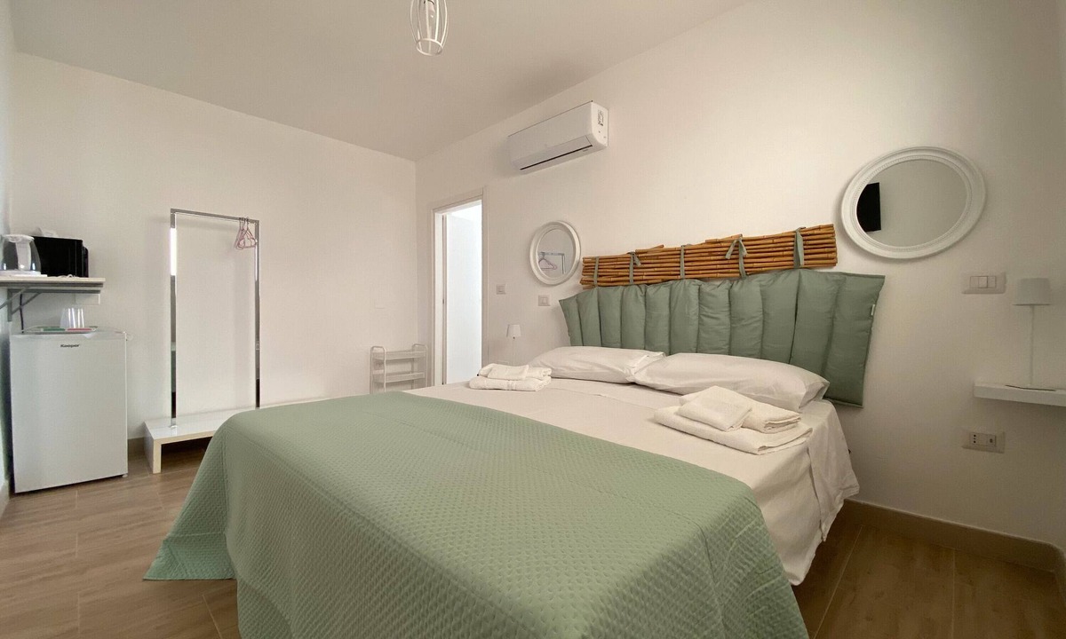 Sant'Isidoro House | Bed and Breakfast 'Isid'Oro Rooms - Camera 3' with Wi-Fi and Air Conditioning