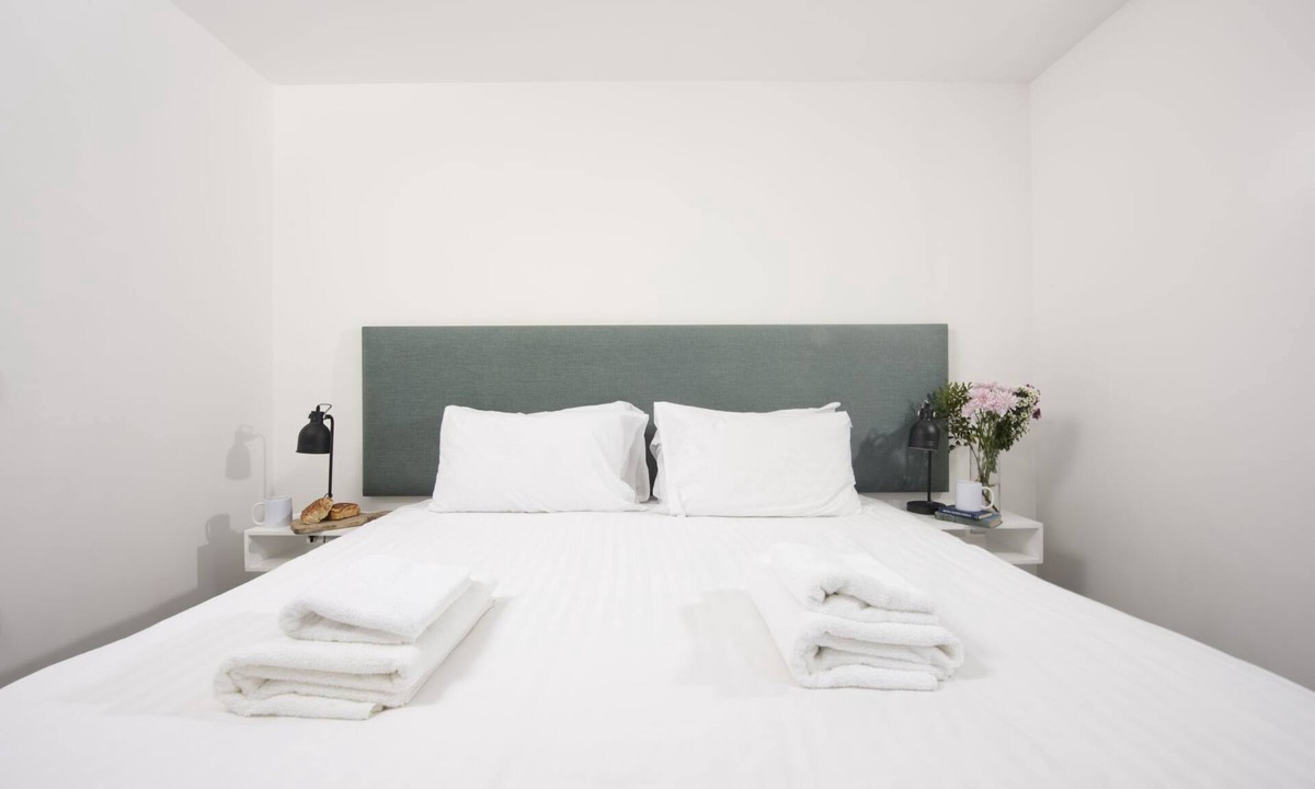 St Just Hotel | Bollowall, B&B - a hotel room that sleeps 2 guests in 1 bedroom