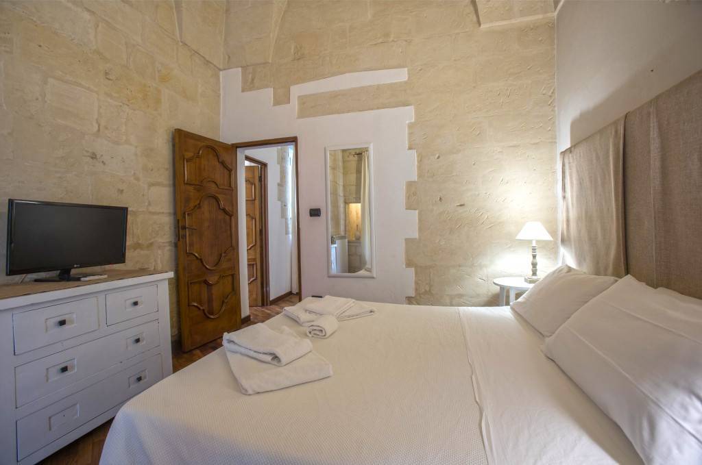 Lecce Historic Center Apartment | Central andTraditional Suite with kitchen and terrace