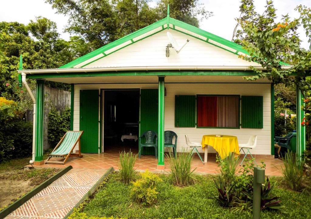 Foulpointe House | Charming house with sea view in Foulpointe + Enclosed garden.