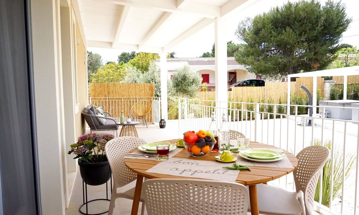 Laureto Villa | Cosy apartment in villa for 4 people with hot tub, A/C, WIFI, TV and veranda, close to Alberobello