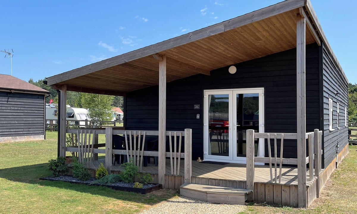 Bury St Edmunds Cabin | Cosy retreat on Kings Forest - Nightingale Lodge, sleeps 4.
