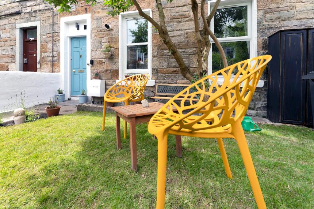 Leith Apartment | Cozy with Character Cochrane Cottage at Leith Links Park