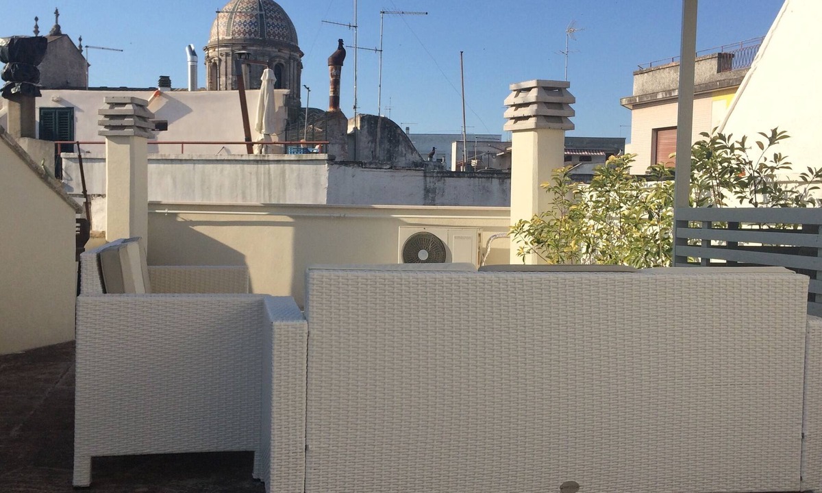 Ceglie Messapica Apartment | Detached house, 2 double bedrooms, 2 bathrooms, panoramic terrace, gazebo barbecue