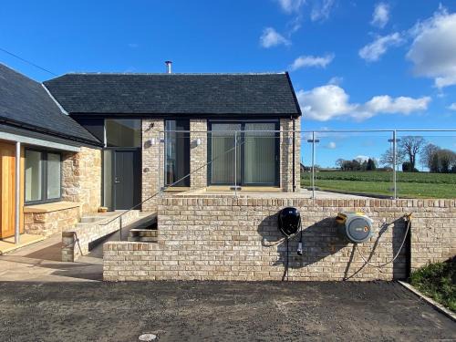 Linlithgow House | Falcon Cottage