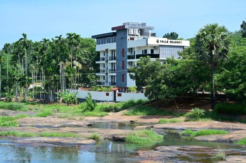 Takkalai Hotel | Falls Regency