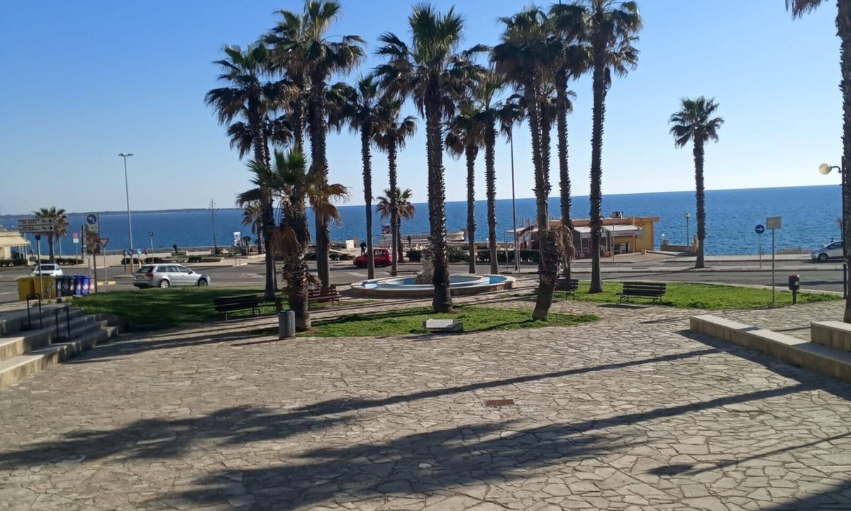 Province of Lecce Apartment | Gallipoli Lungomare apartment 10 seats seafront