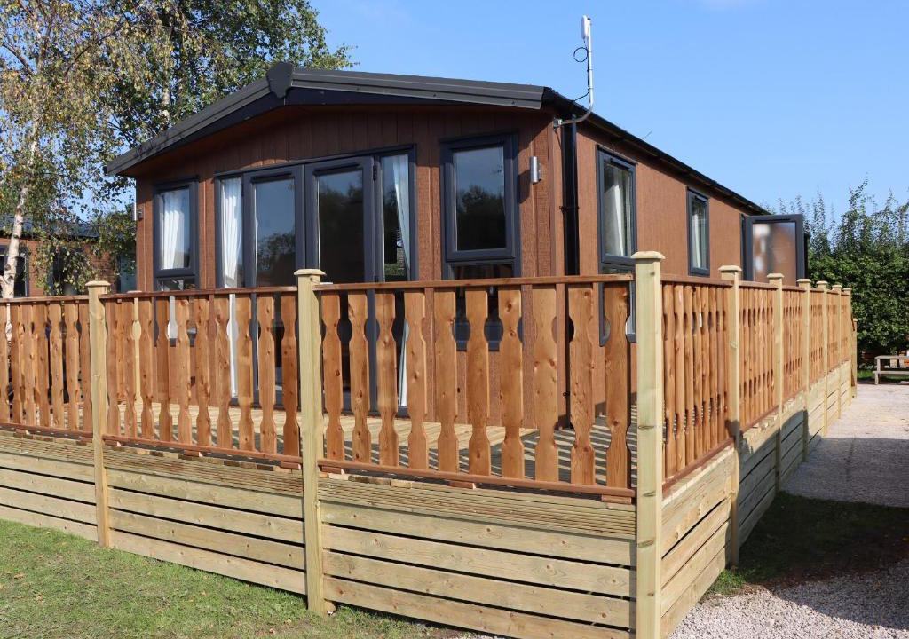 Tewitfield House | Hawthorn Lodge