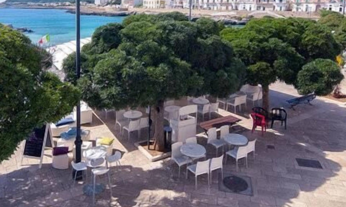 Santa Maria al Bagno Apartment | Holiday Apartment La Piazzetta - beachfront