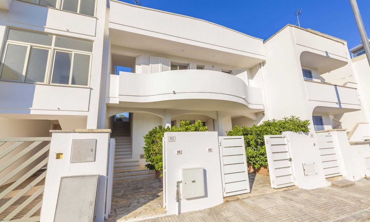 Castro House | Holiday home with sea-view terrace in Castro