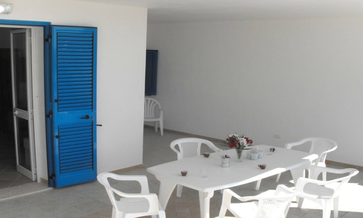 Villanova House | Holiday house with equipped veranda, outdoor shower and park: Villetta Monica 36