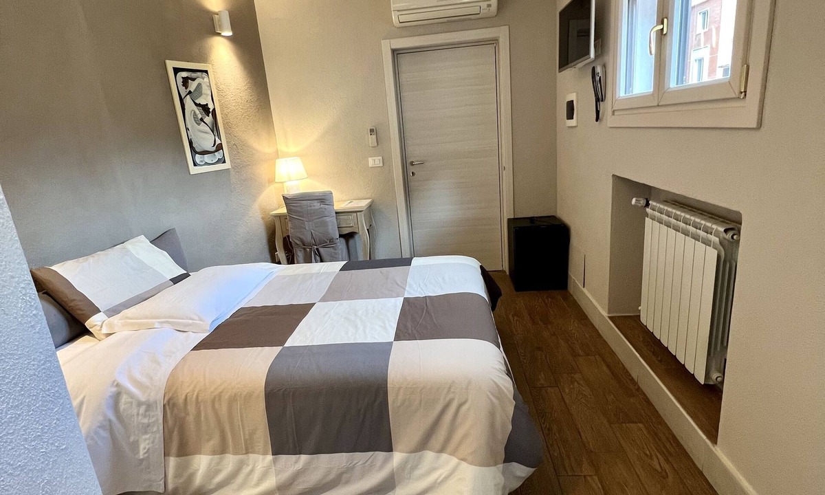 Quartieri Settecenteschi Hotel | Hotel Bella Napoli