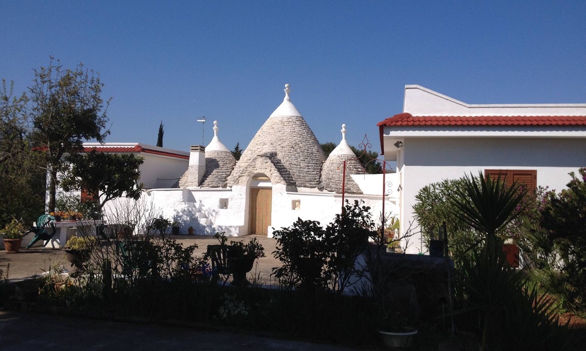 Ceglie Messapica House | Large trullo/villa, with private 10x4 m pool, in olive grove 2km from town