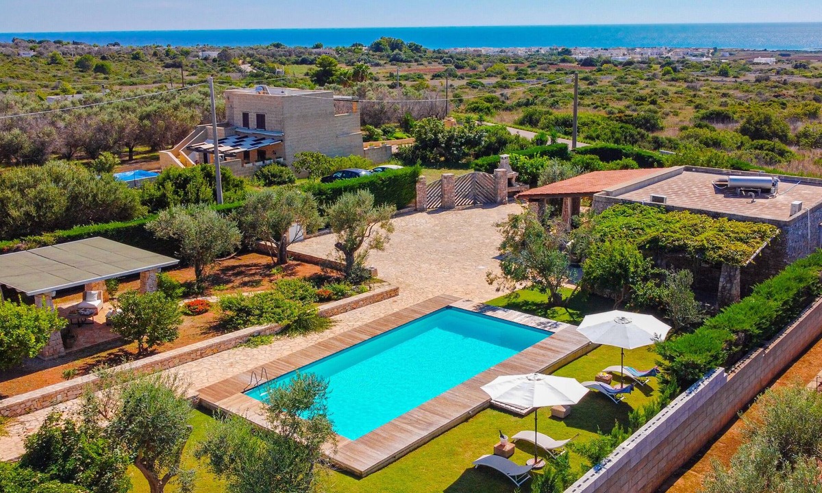 Salve Villa | LAST MINUTE 24 TO 31/8- Trullo Elios -Maldives of Salento with swimming pool and jacuzzi