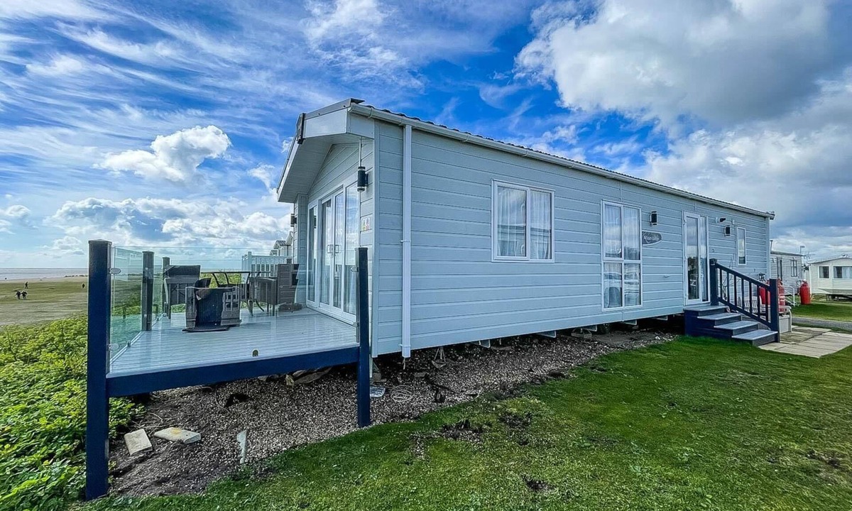 Kessingland House | Modern caravan with beautiful seaviews in Suffolk! ref 90023SV