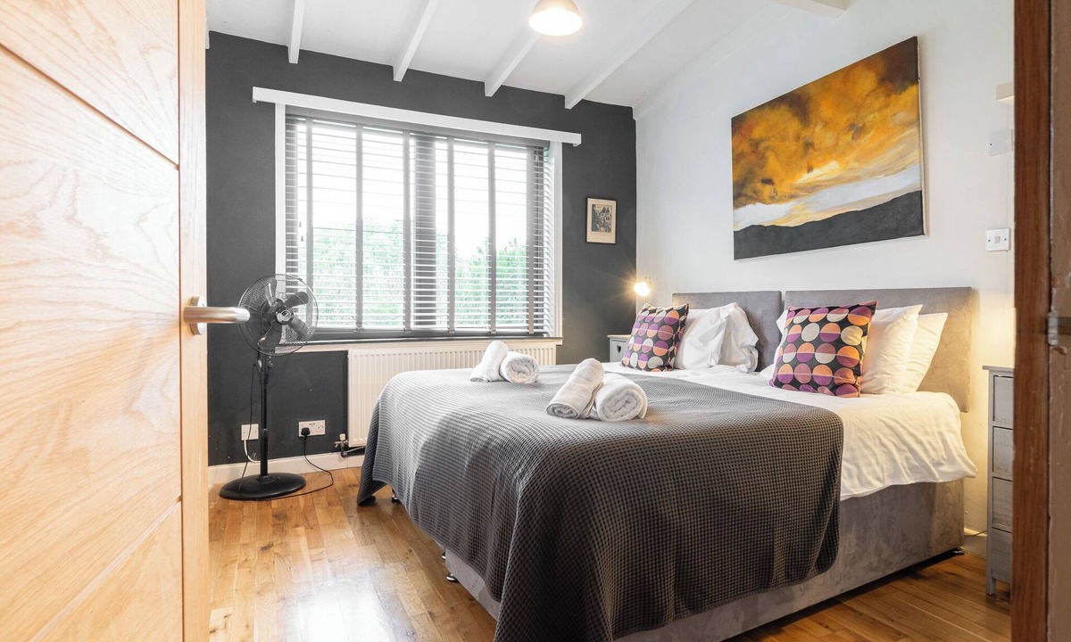 Birlingham House | Parsons Pleck-6BD with Swimming Pool