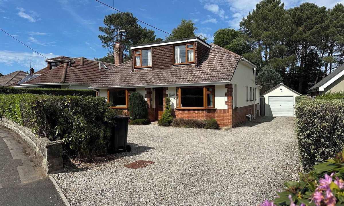 Sandford Cottage | PINESIDE, pet friendly, with a garden in Sandford, Dorset