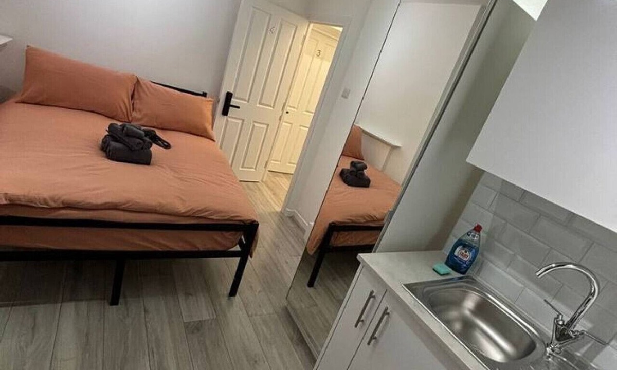 Waterloo Apartment | Room 5 minute Walk to Waterloo