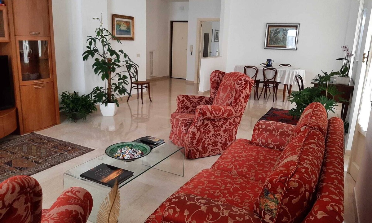 Municipio 2 Apartment | Spacious and elegant apartment within walking distance of the Russian Church