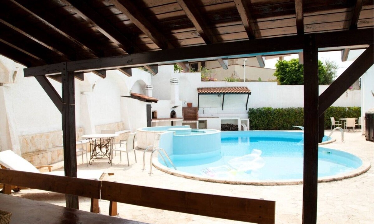 Leporano Marina Villa | STAIRWAYS PRESTIGIOUS VILLA WITH 11 BEDS, POOL, Beach 250mt panorama