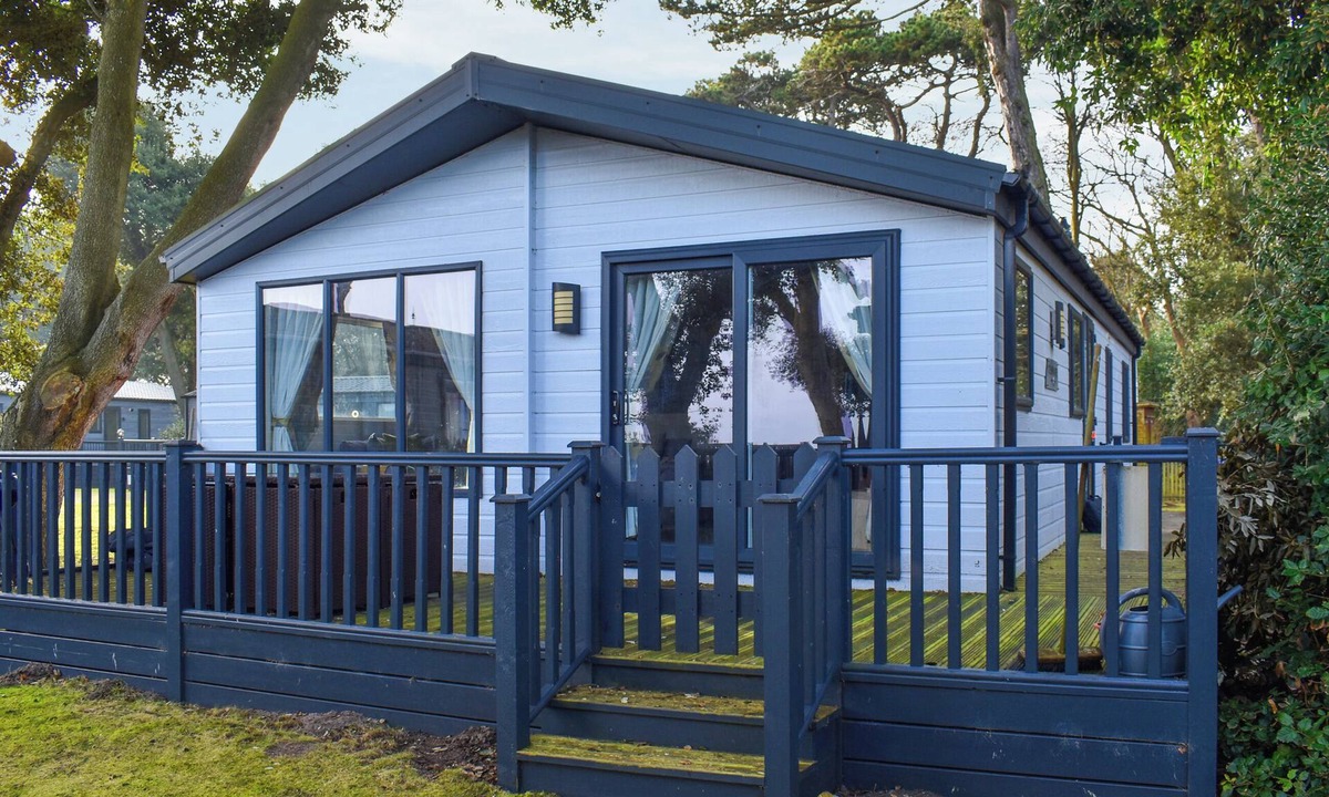 Corton Cottage | Stunning Cliff Top Cottage - UK48809