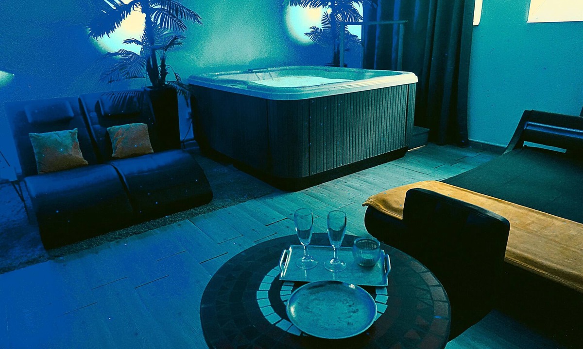 Mesagne Bed & Breakfast | SUITE LUNA WITH PRIVATE JACUZZI IN VILLA SPA