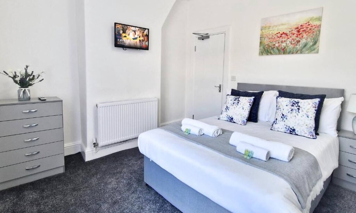 Burnley House | Superior Double Room Ensuite with Shower Room 2
