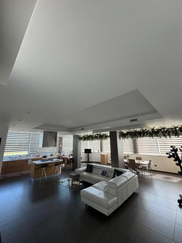 Municipio 2 Apartment | The Villa Pool & Relax