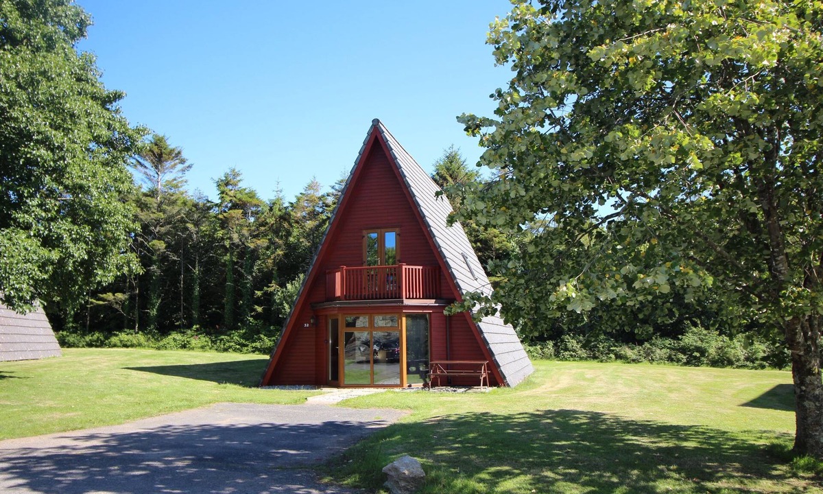 St Wenn Cabin | Timber A frame detached lodge with 3 bedrooms in quiet country park