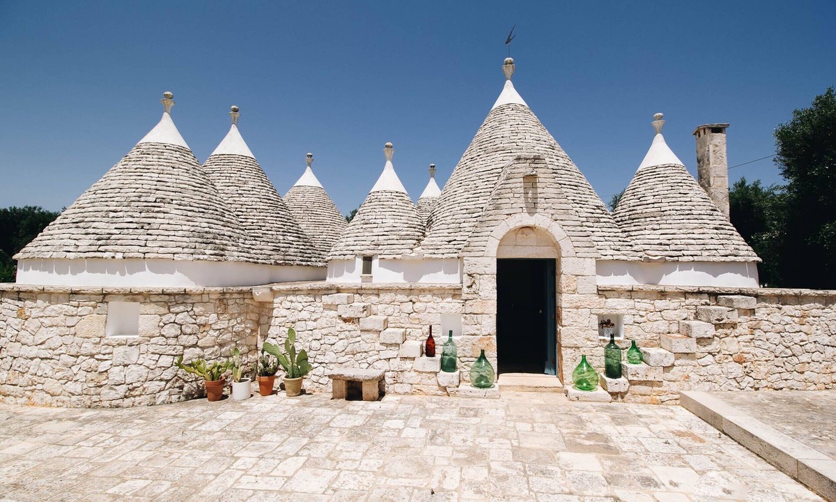 Ceglie Messapica Villa | Traditional trullo with swimming pool