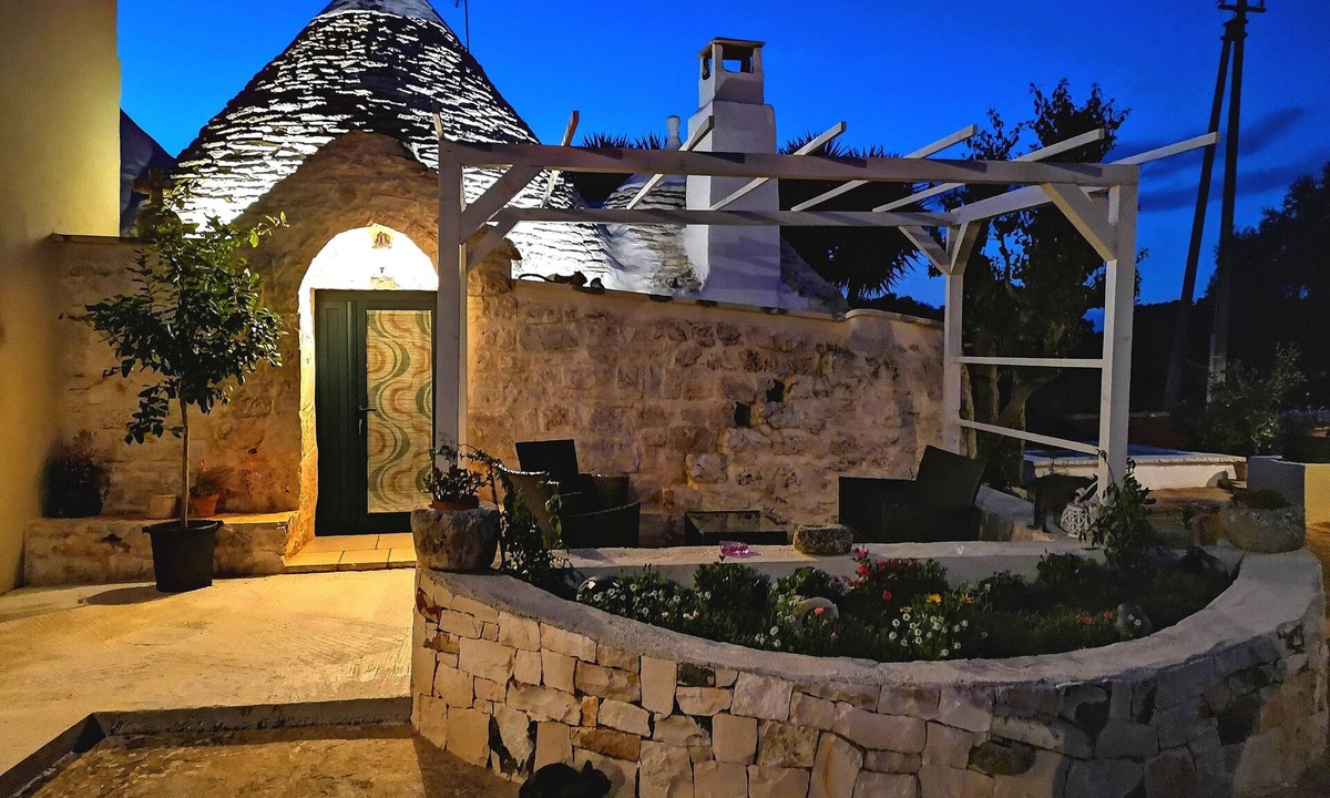 Ceglie Messapica House | TRULLO MADIA With SHARED JACUZZI for a memorable stay in nature and relax