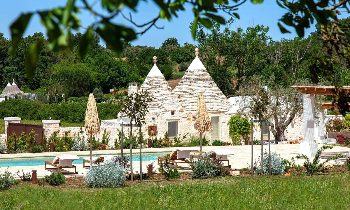 Martina Franca House | Trullo Spedito with private pool Charming dwelling, trulli and lamia