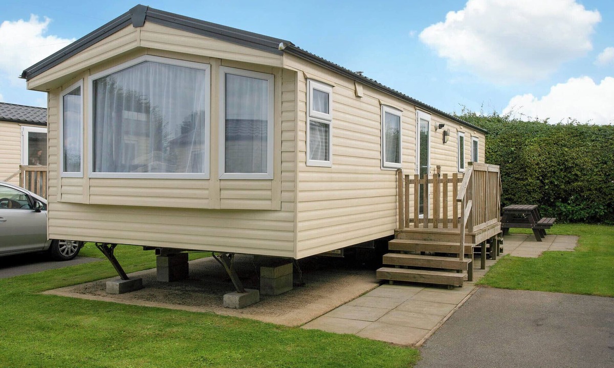Mappleton House | Very comfortable, modern and contemporary caravan with one double and two twin.
