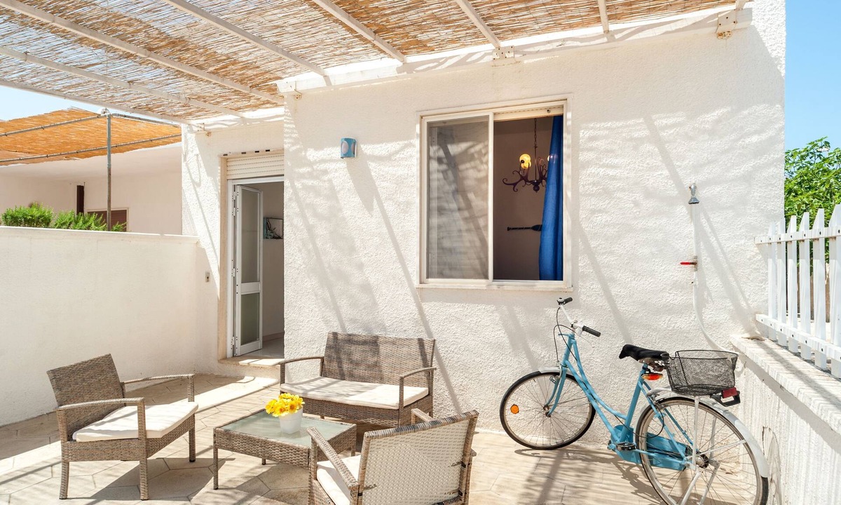 Torre Lapillo Villa | Villa Telia Directly on the Beach with Terrace; Pets Allowed, Parking Available
