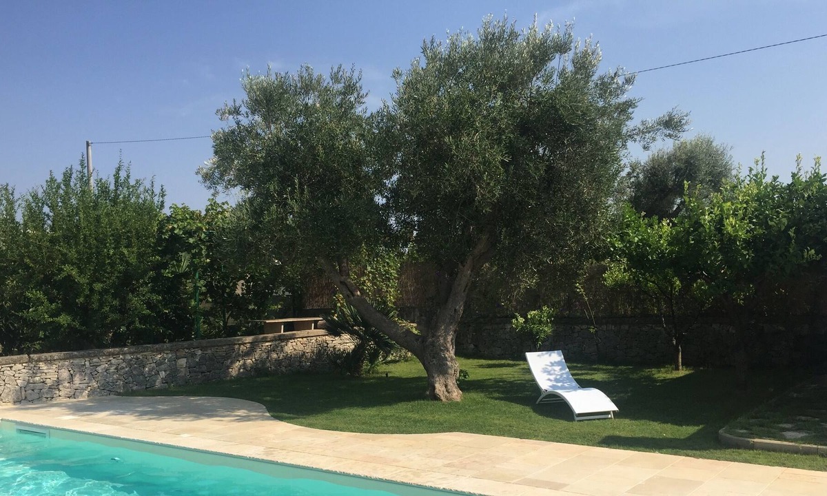 San Vito dei Normanni Villa | villa with trullo, tennis court and swimming pool from August from two to eight places