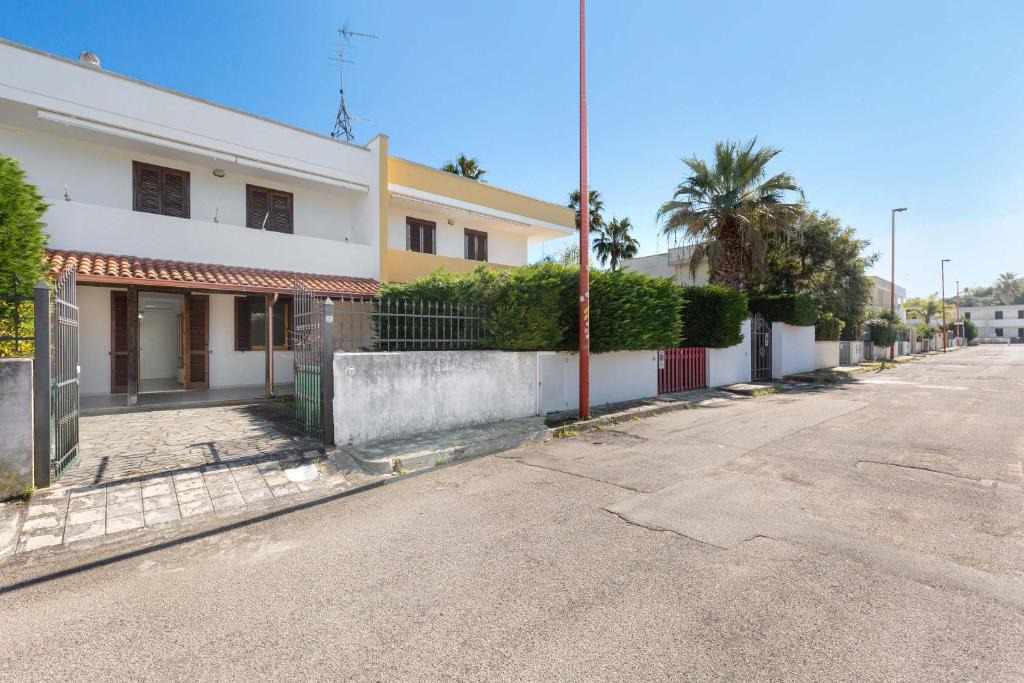 Torre dell'Orso House | Villino Amos by BarbarHouse