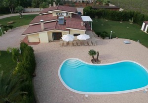 180 m² Villa ∙ 4 bedrooms ∙ 12 guests