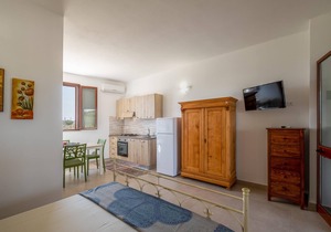 Apartment 'Villa Maddalena - Monolocale 1' close to the Sea with Garden & Wi-Fi